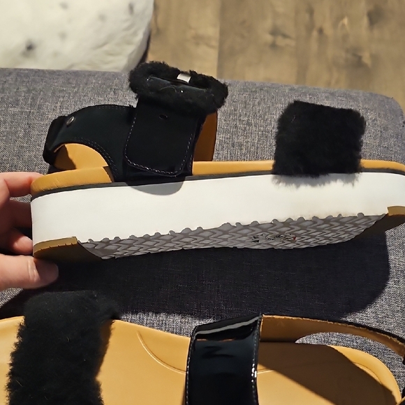 UGG Le Fluff Black Fuzzy Platform Sandals Summer Women Size 9.5 Casual Beach - Picture 6 of 13